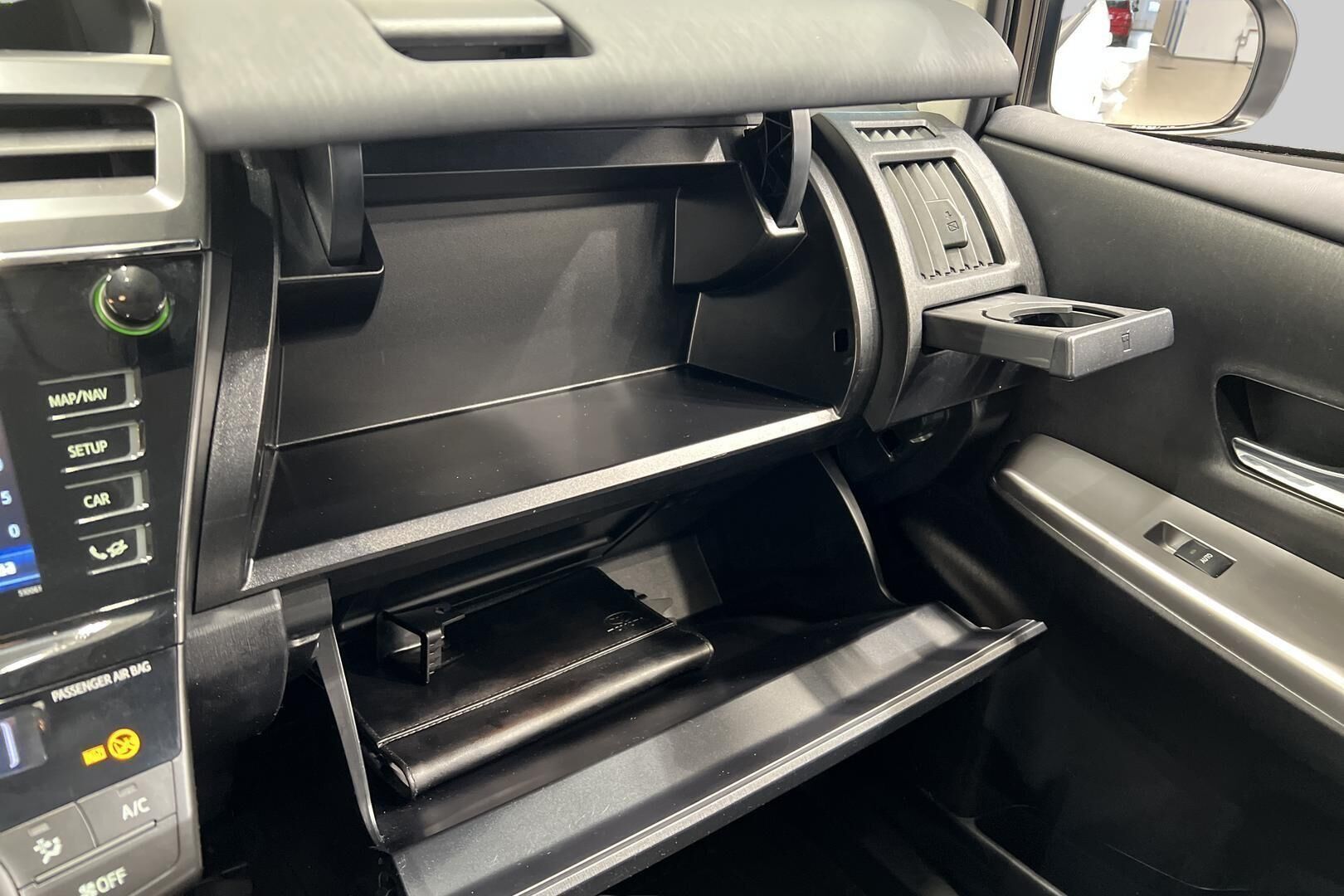 Toyota Prius+ iso kuva 33