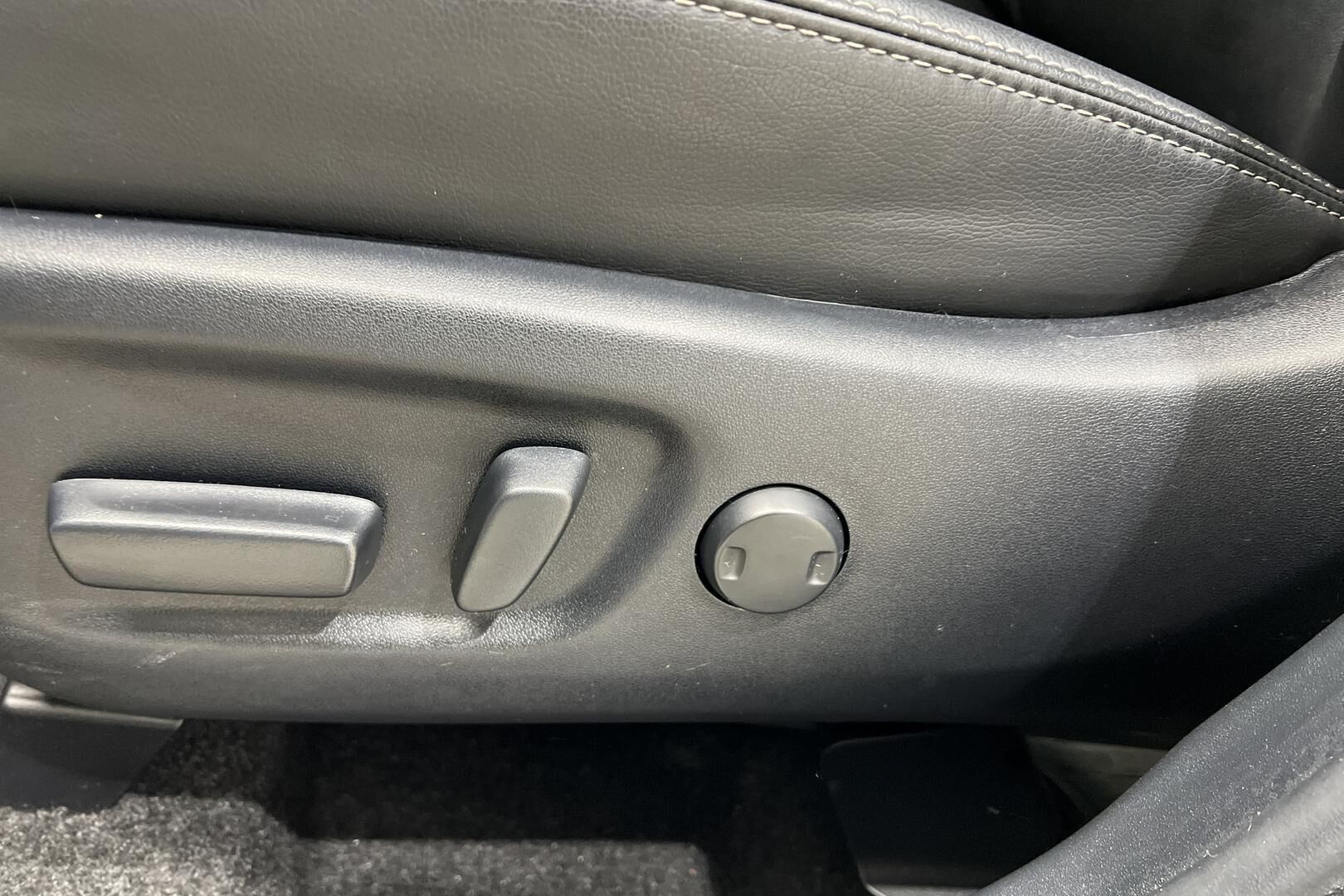 Toyota Prius+ iso kuva 27