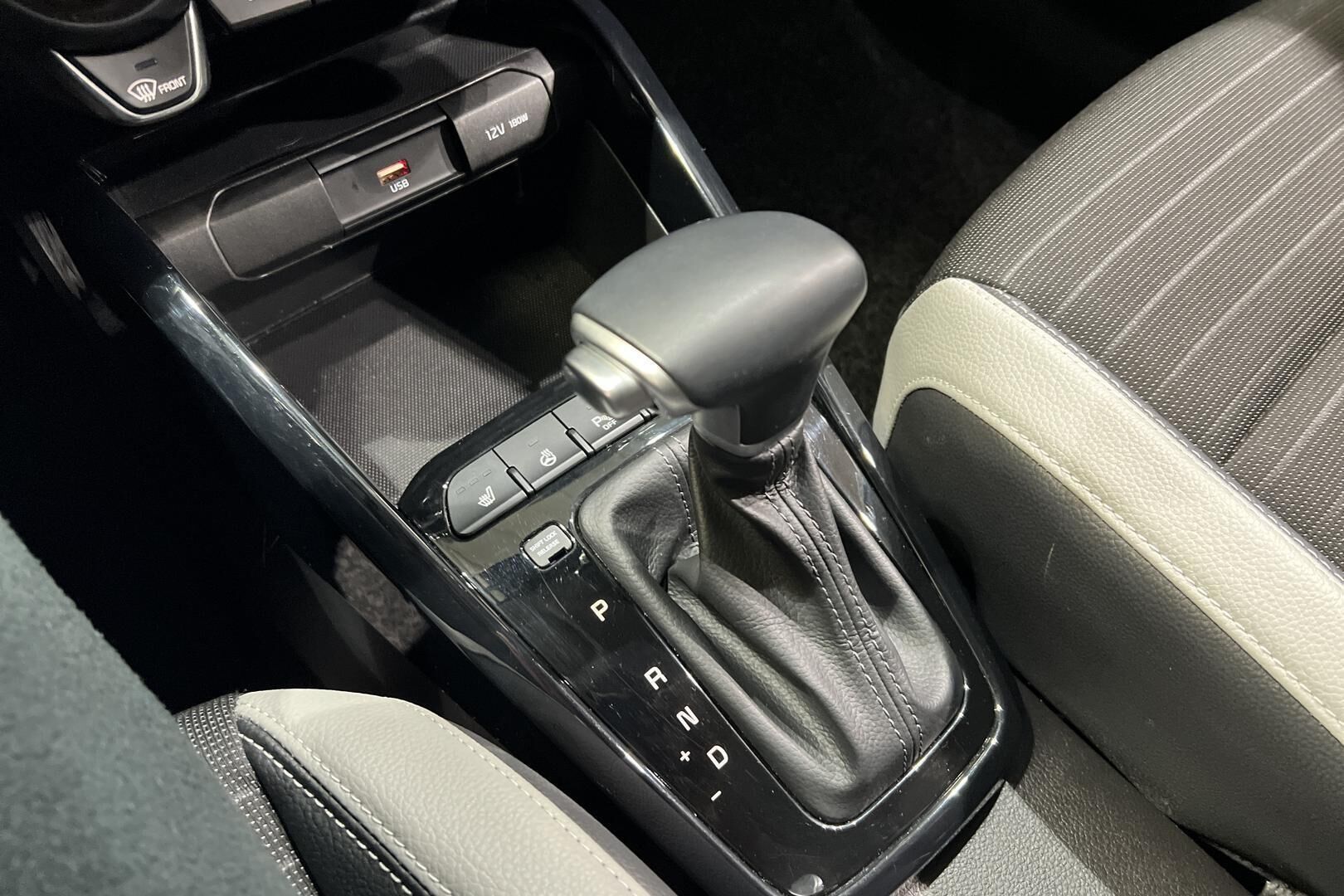 Kia Stonic iso kuva 18