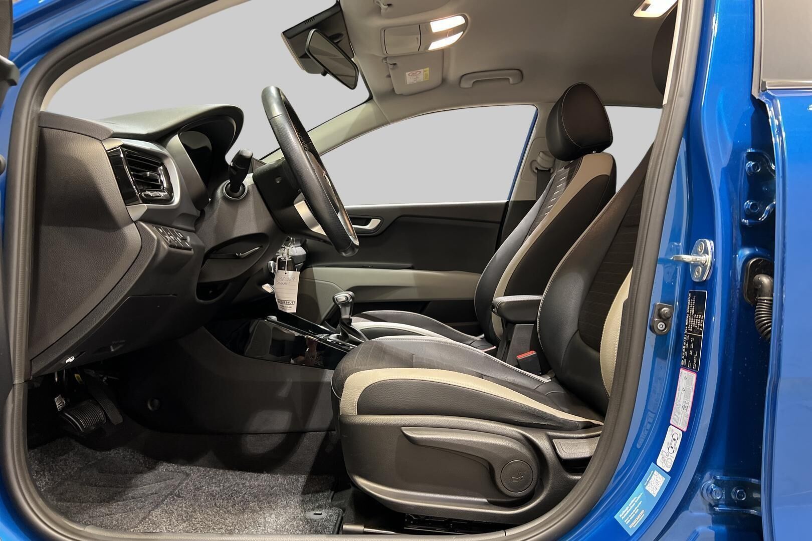 Kia Stonic iso kuva 9