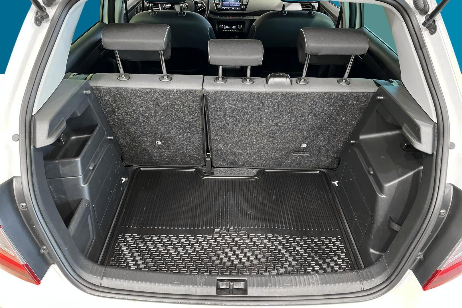 Skoda Fabia iso kuva 11
