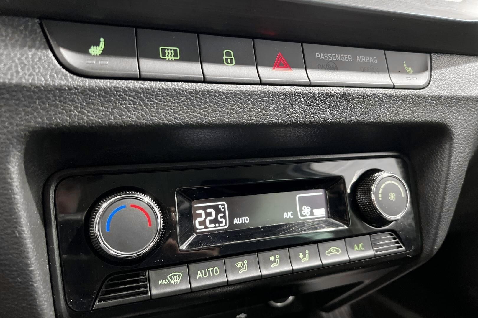 Skoda Fabia iso kuva 16
