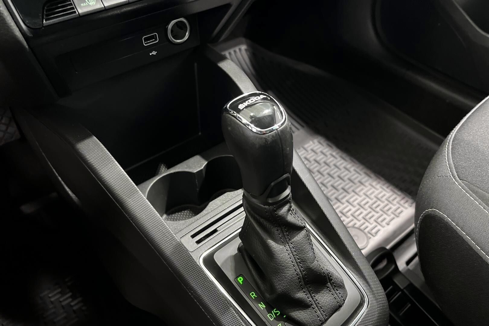 Skoda Fabia iso kuva 17