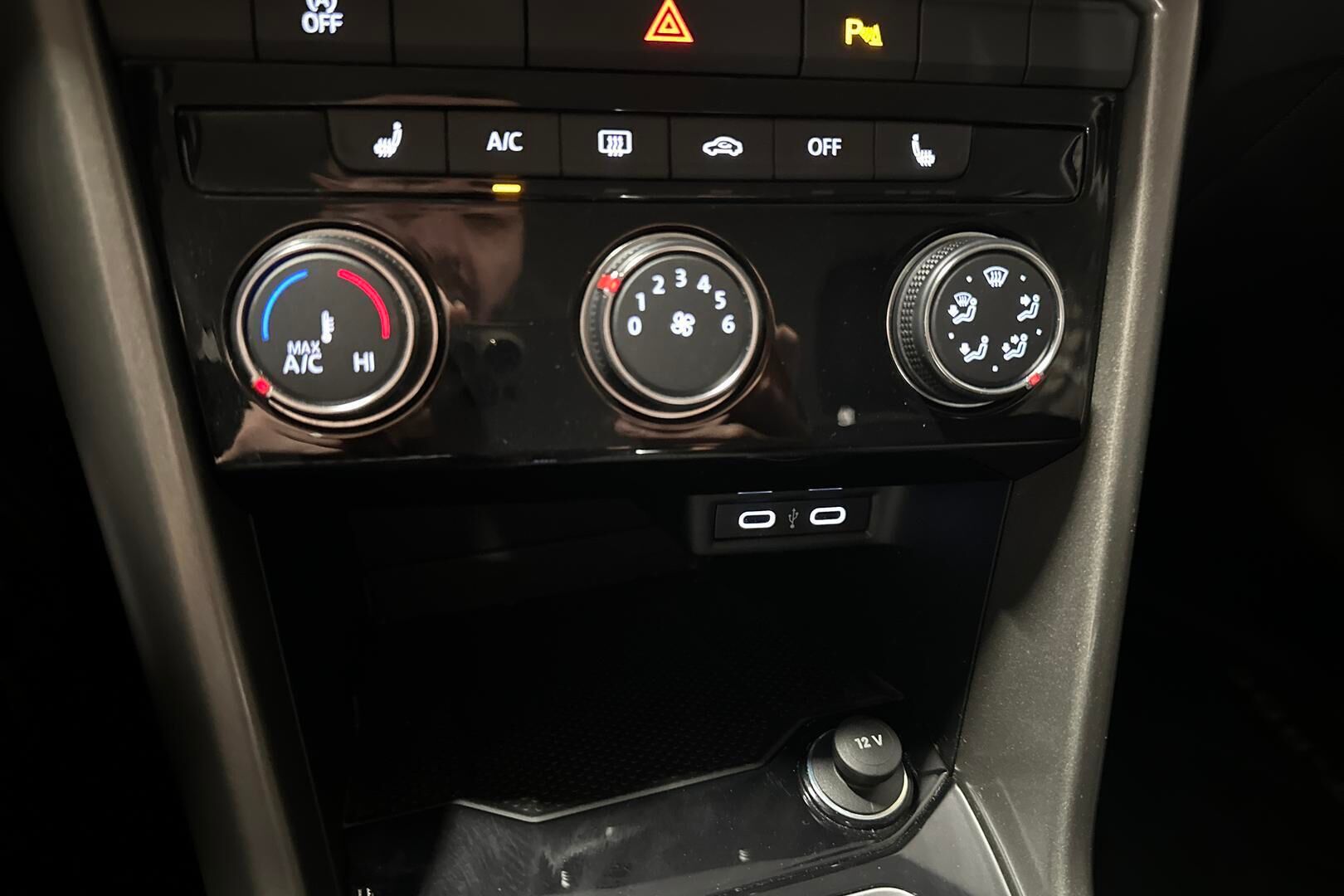 Volkswagen T-Roc iso kuva 15