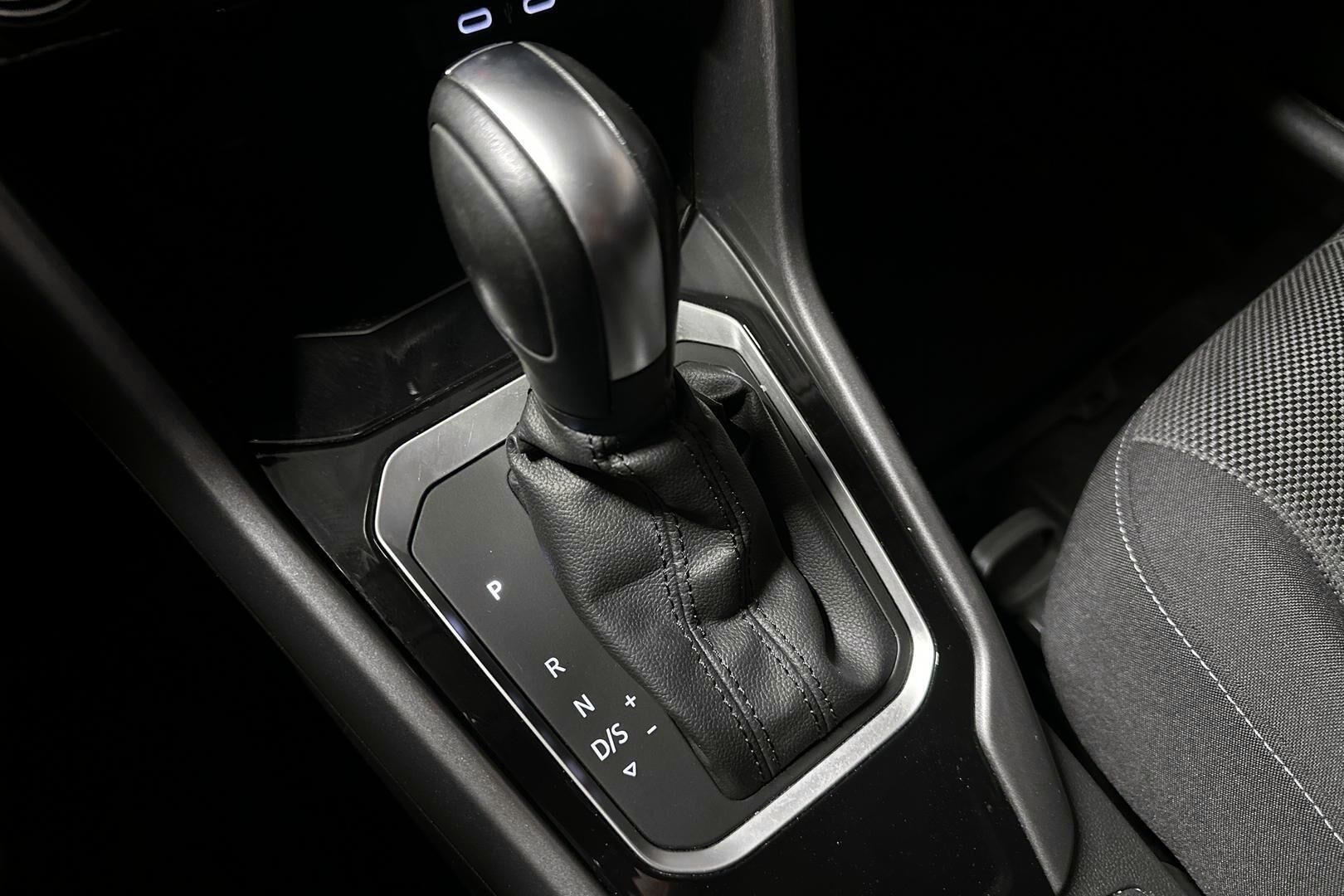 Volkswagen T-Roc iso kuva 16