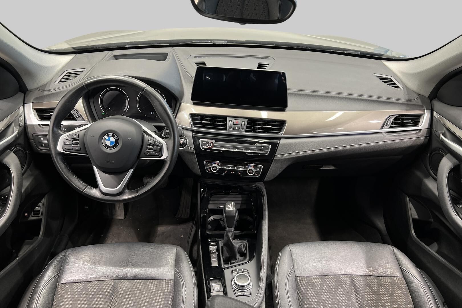 BMW X1 iso kuva 11