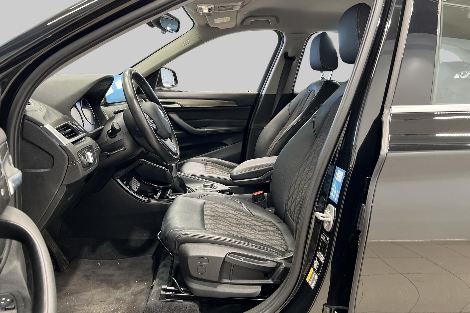 BMW X1 iso kuva 9