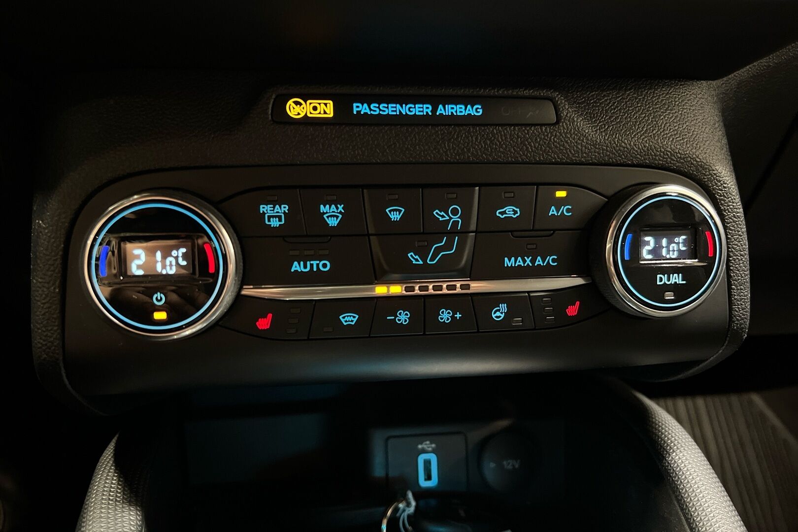 Ford Focus iso kuva 13