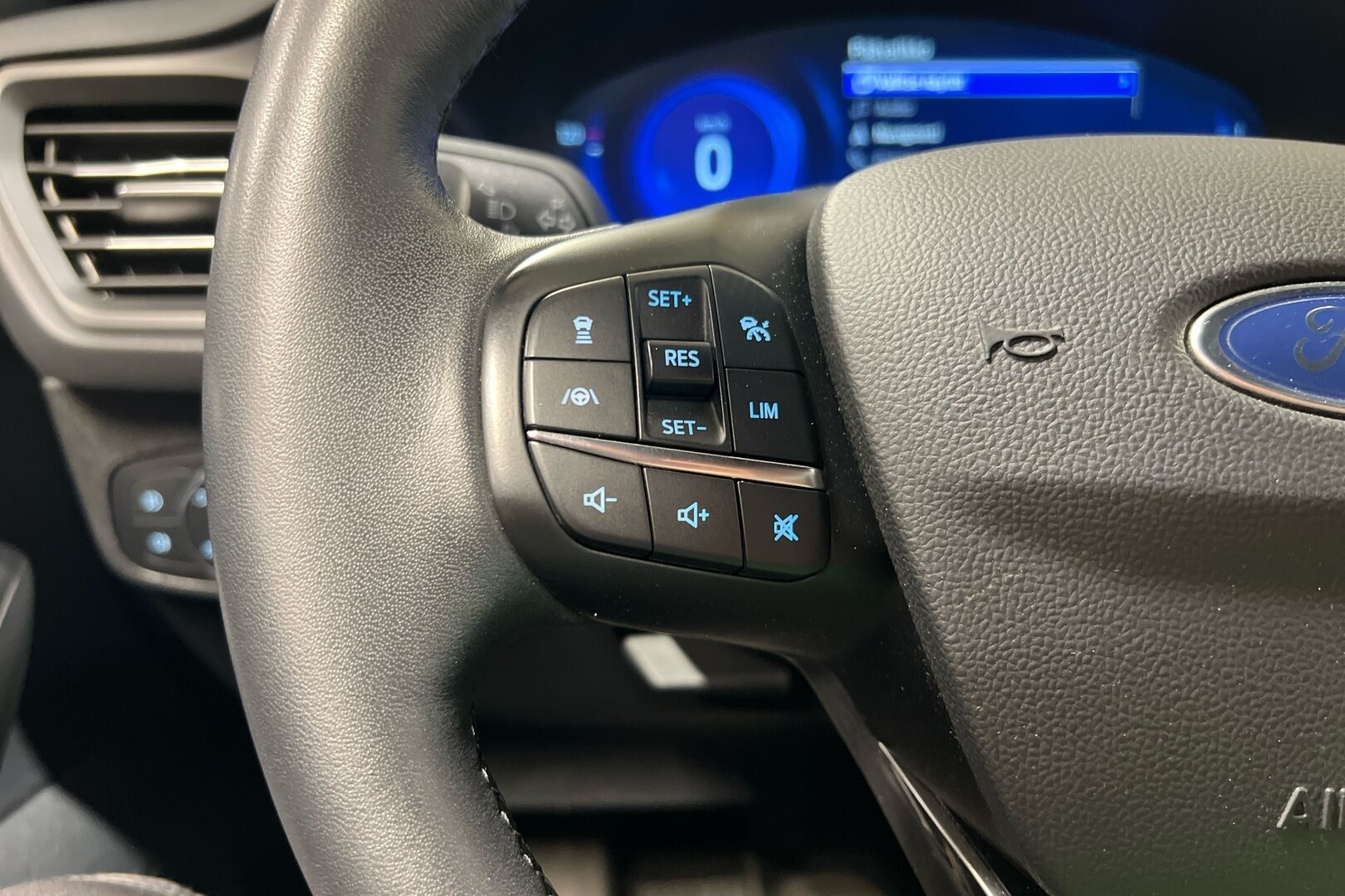 Ford Focus iso kuva 15