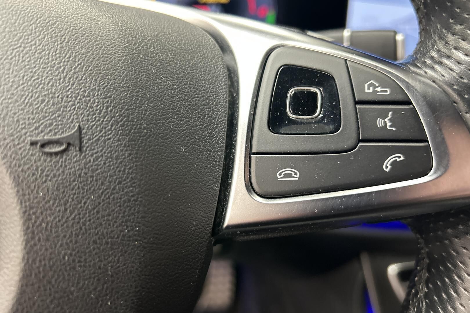 Mercedes-Benz E iso kuva 17