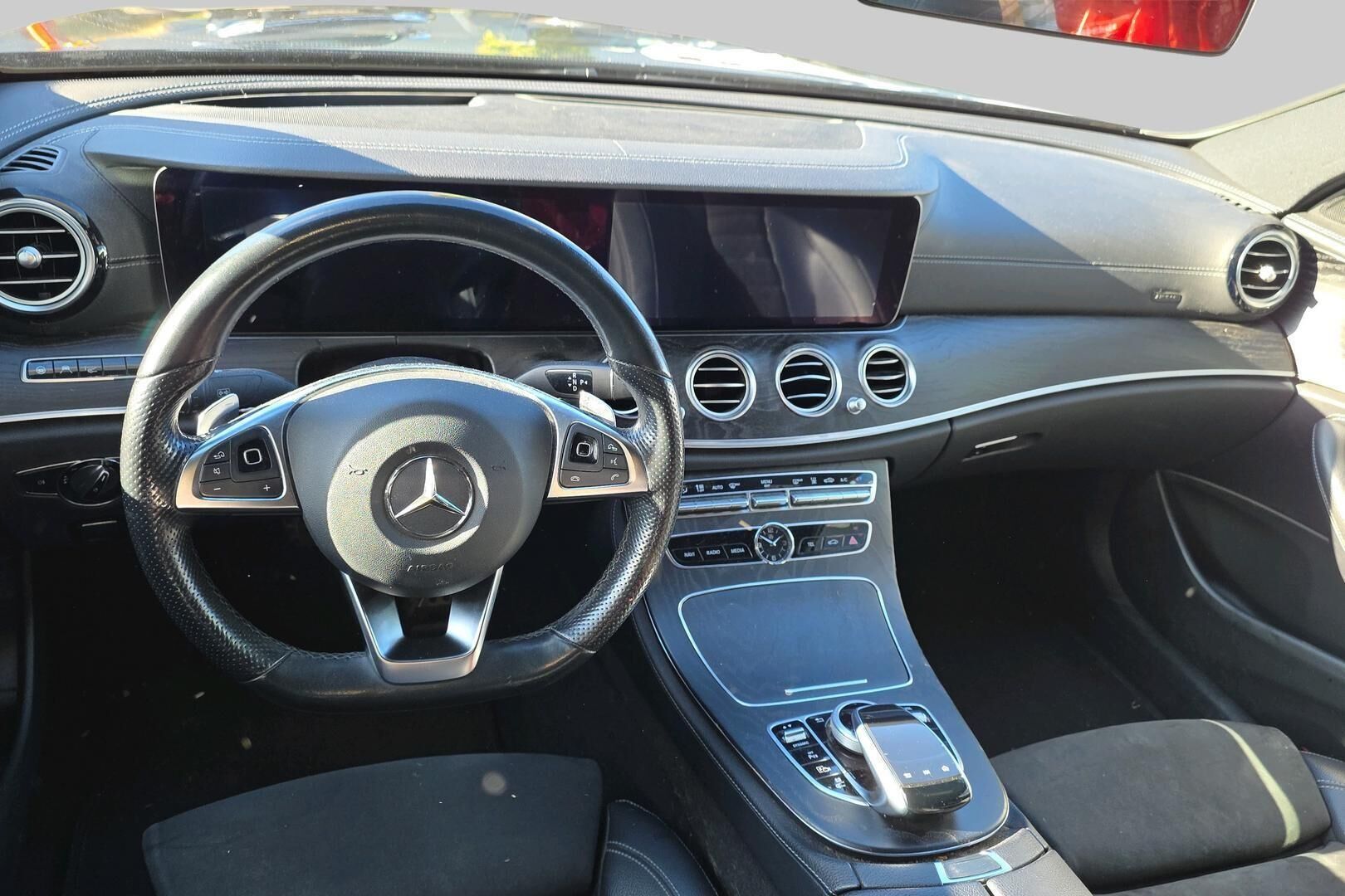 Mercedes-Benz E iso kuva 2