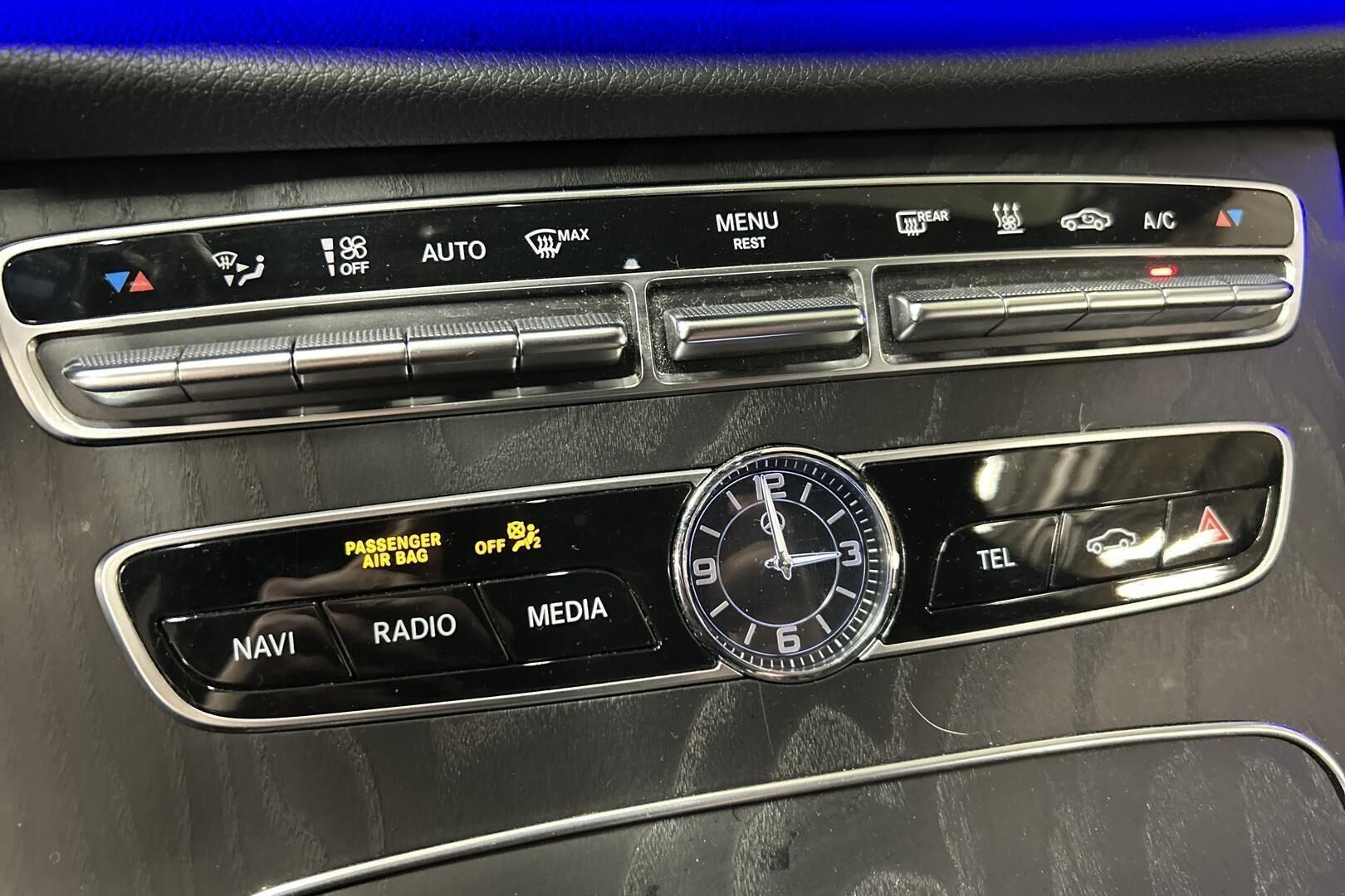 Mercedes-Benz E iso kuva 22