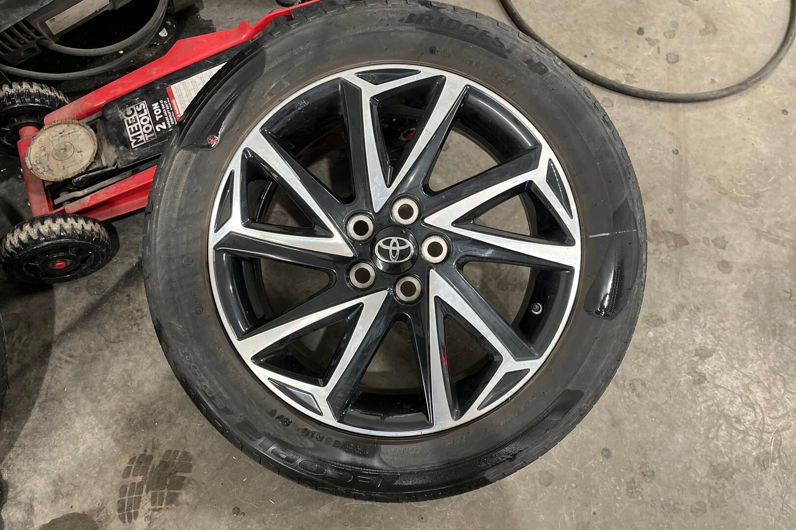 Toyota Yaris iso kuva 13