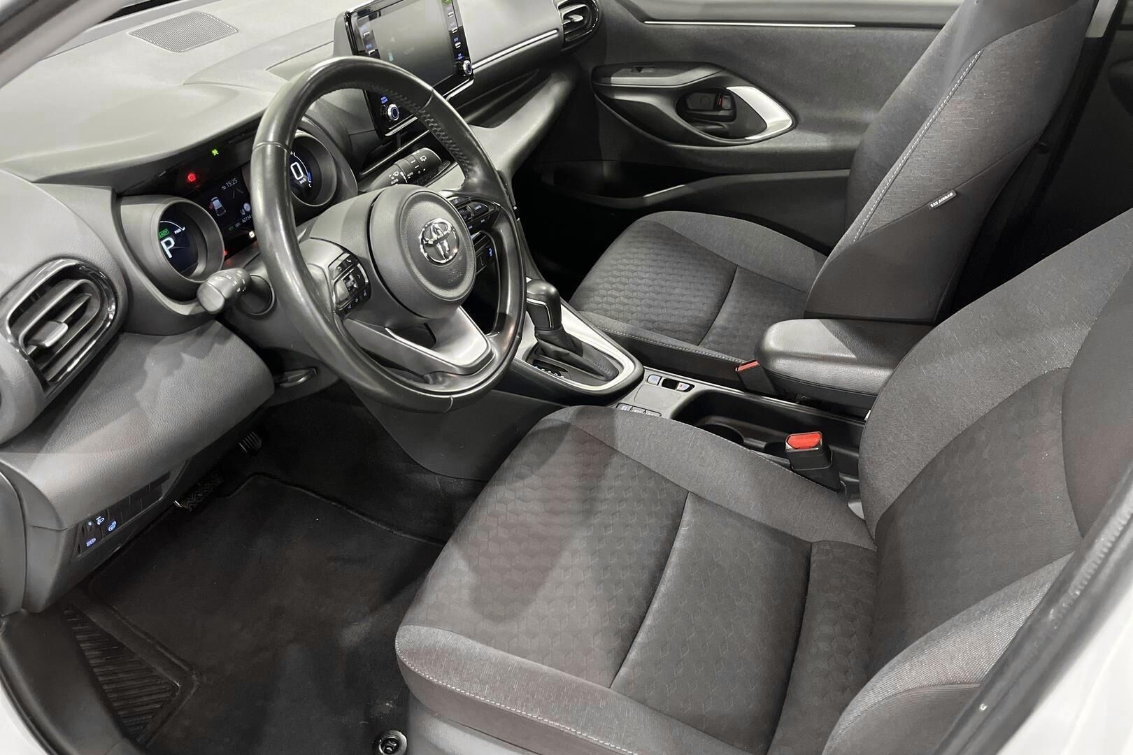 Toyota Yaris iso kuva 8