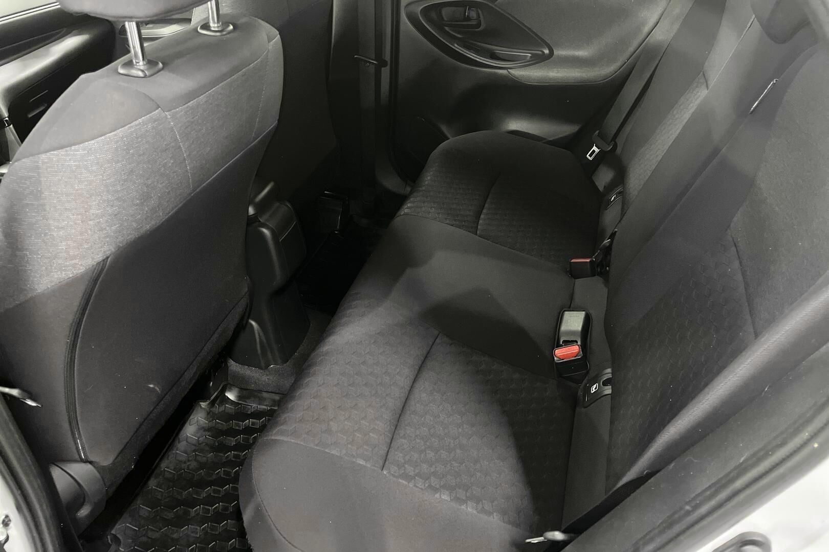 Toyota Yaris iso kuva 9