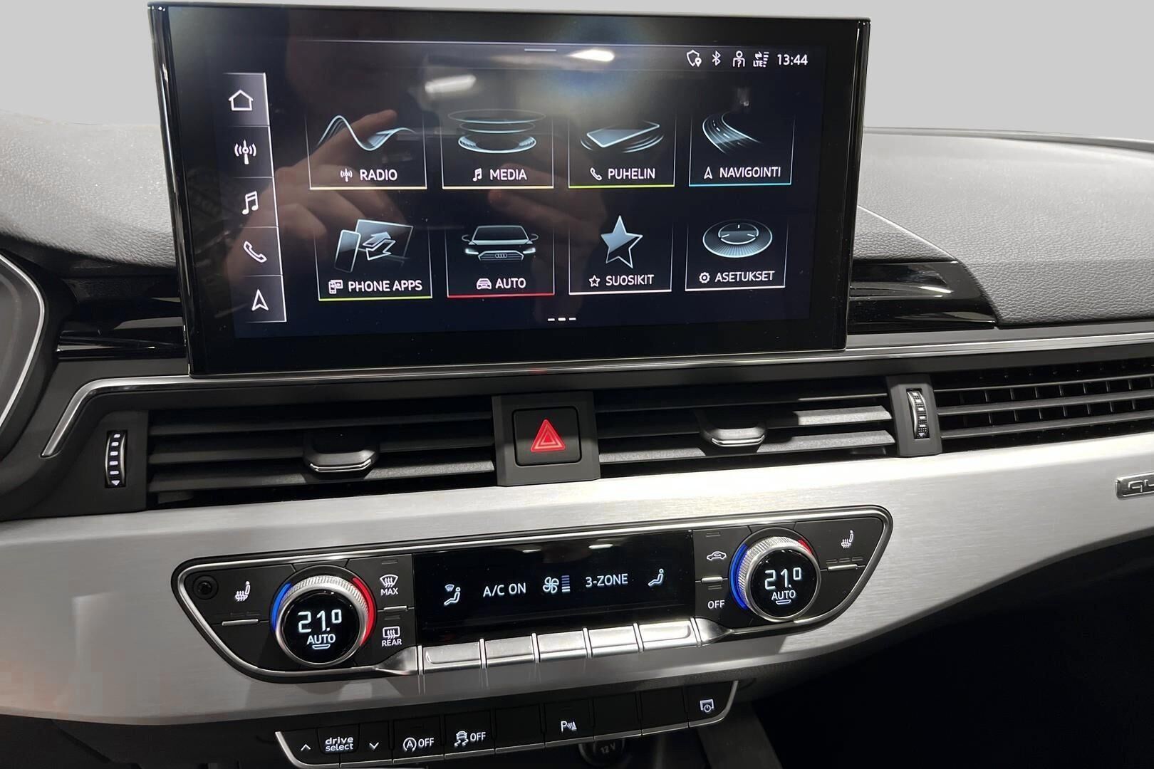Audi A4 iso kuva 20