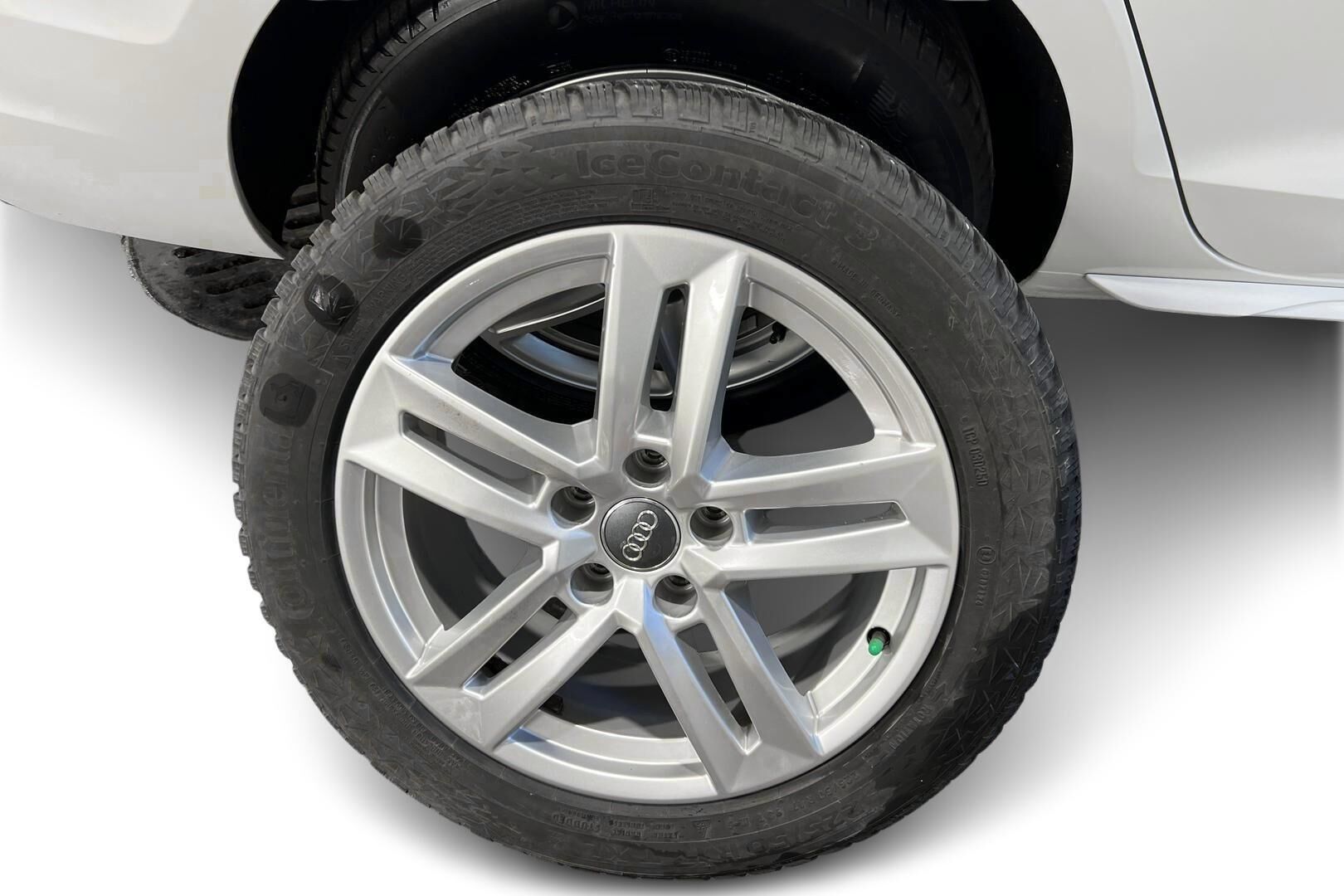 Audi A4 iso kuva 21