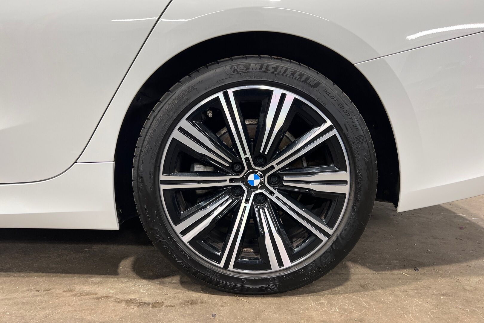 BMW 3-sarja iso kuva 7
