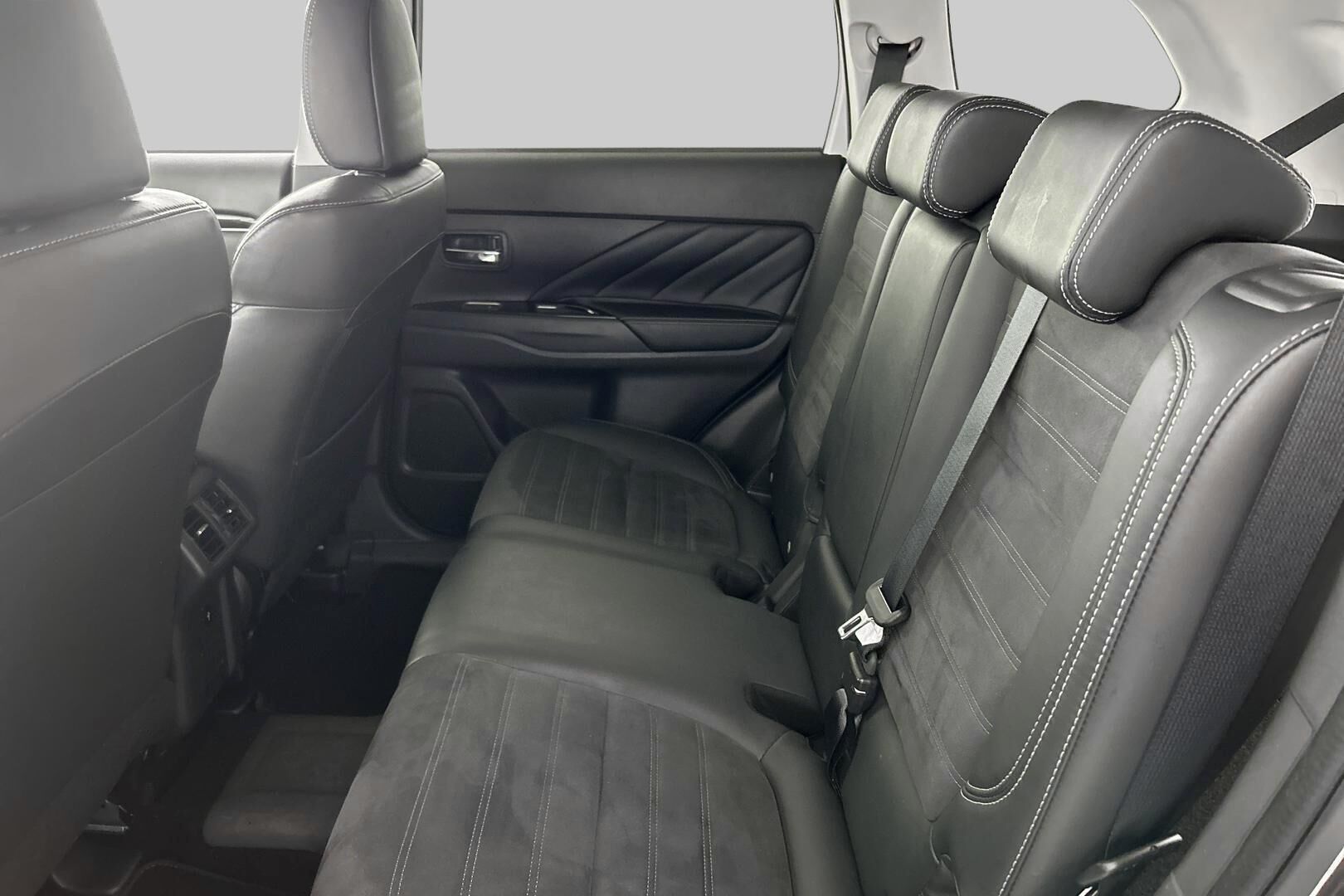 Mitsubishi Outlander PHEV iso kuva 10