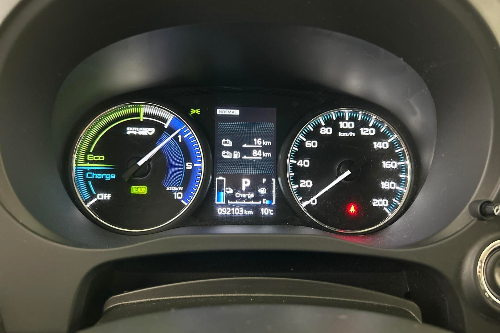 Mitsubishi Outlander PHEV iso kuva 14