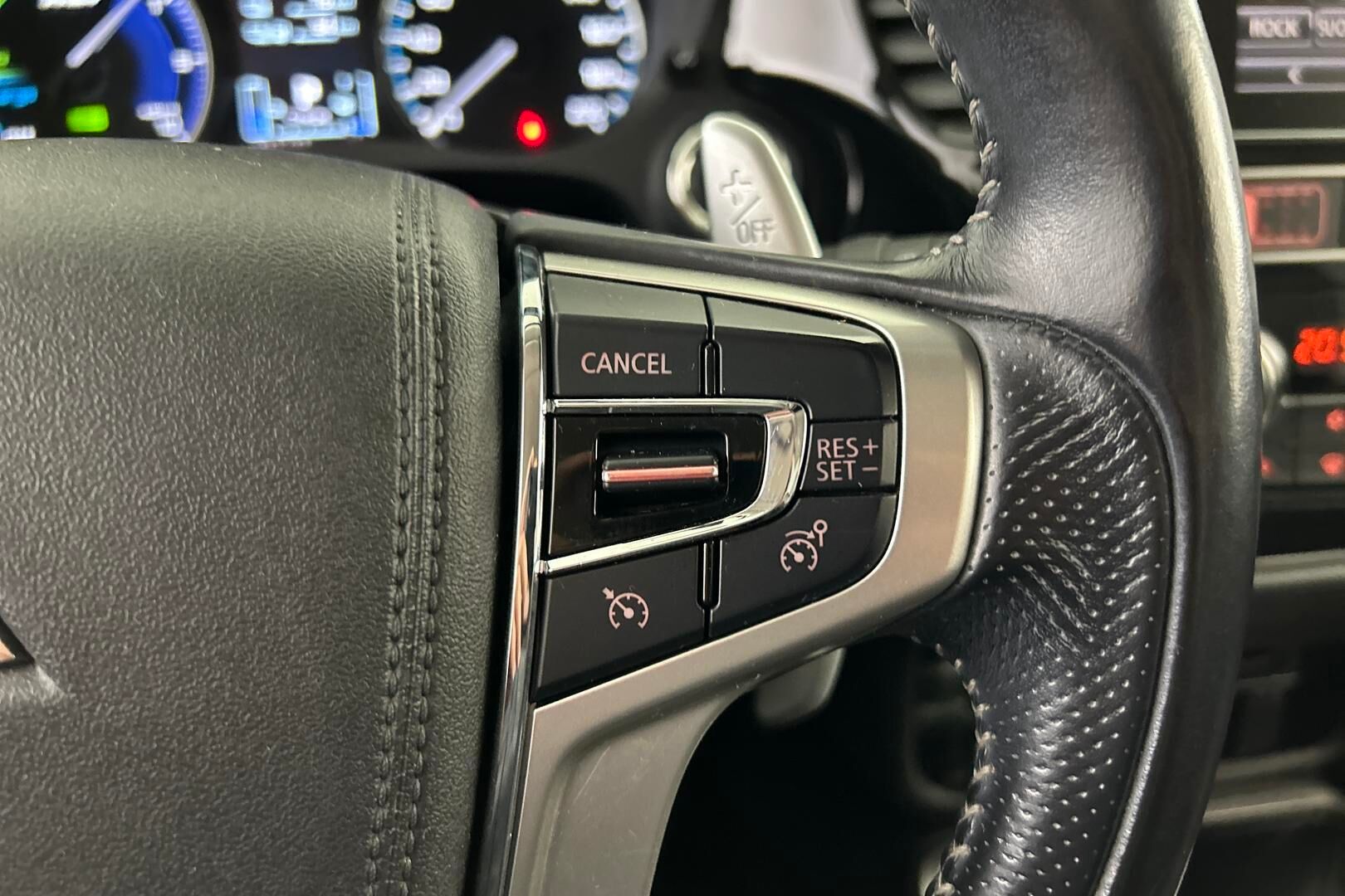 Mitsubishi Outlander PHEV iso kuva 15