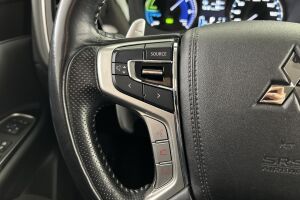 Mitsubishi Outlander PHEV esikatselu 16