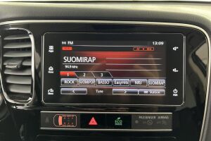 Mitsubishi Outlander PHEV esikatselu 22