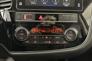 Mitsubishi Outlander PHEV esikatselu 27