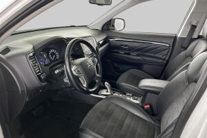 Mitsubishi Outlander PHEV esikatselu 9