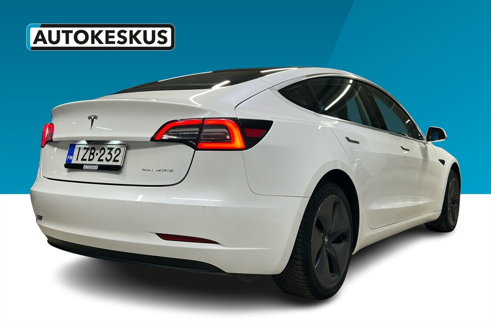 Tesla Model 3 iso kuva 7