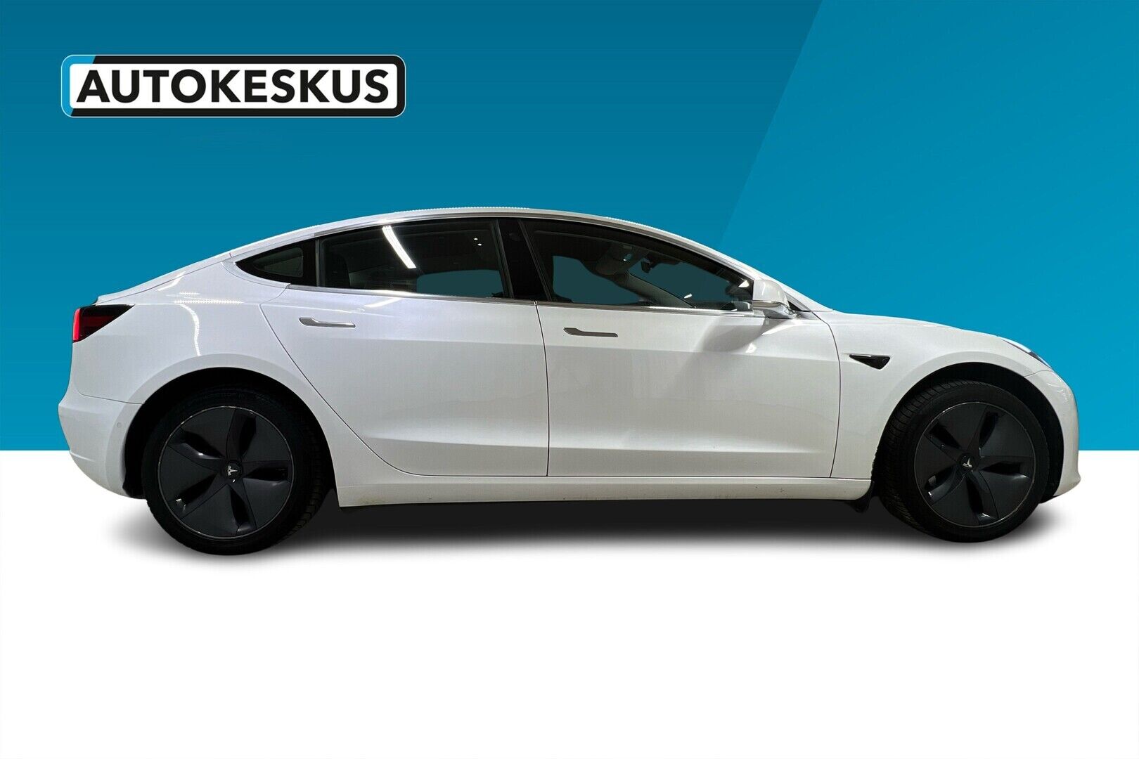 Tesla Model 3 iso kuva 10
