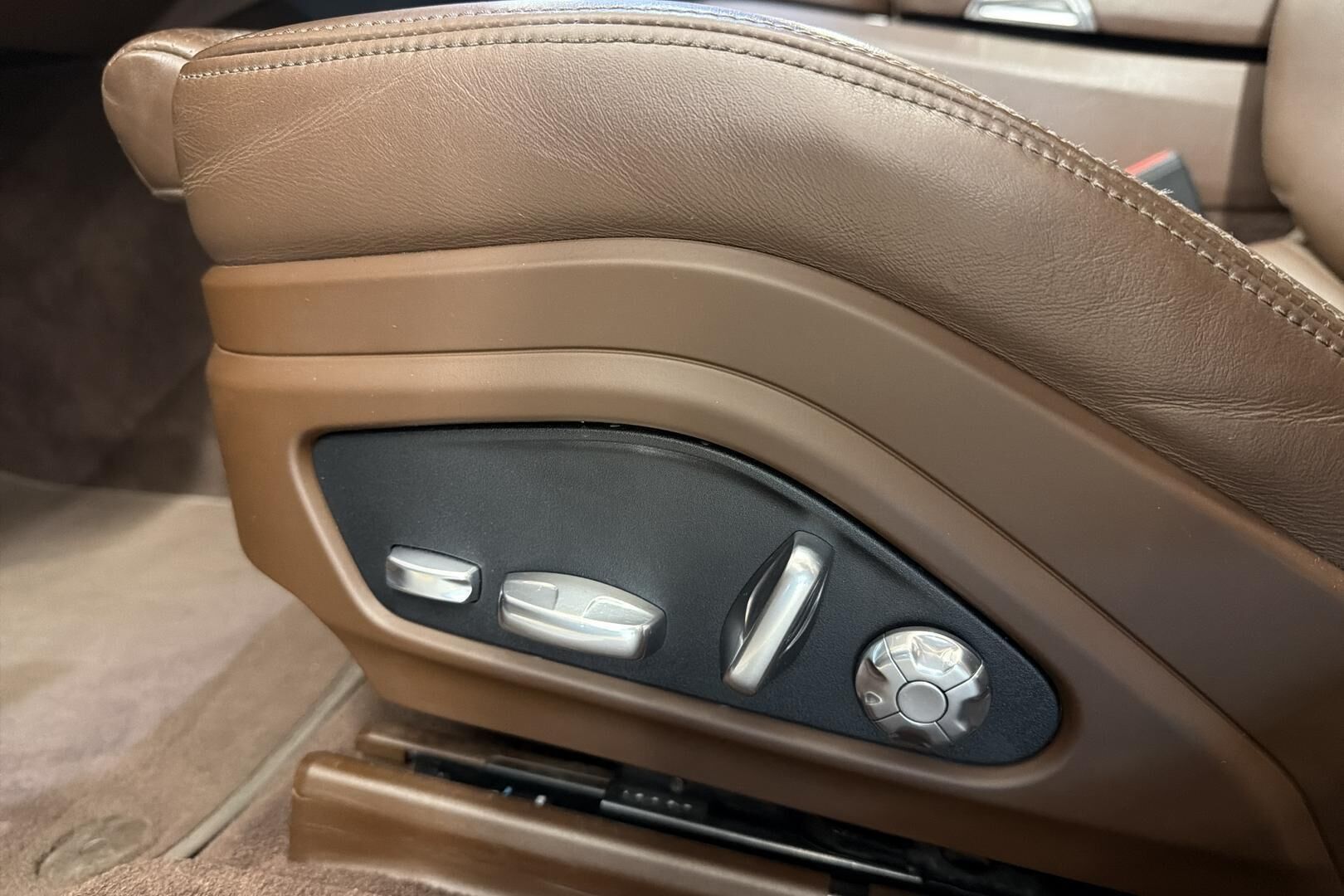 Porsche Panamera iso kuva 16