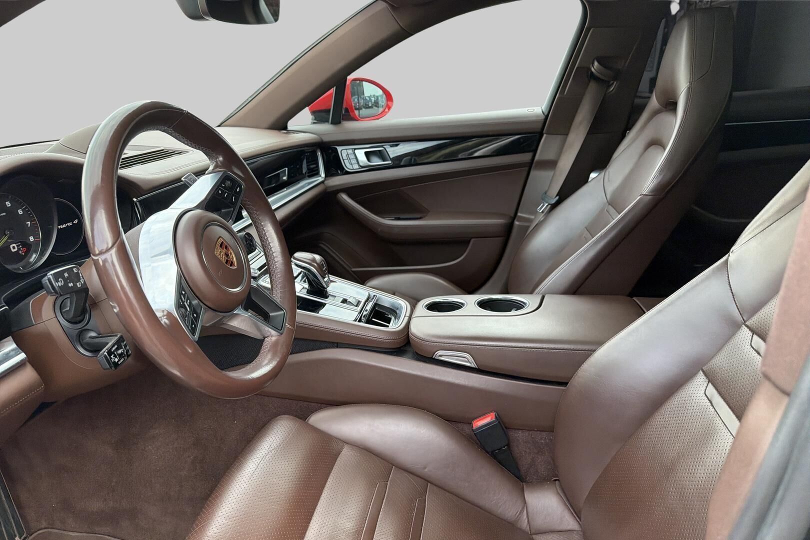Porsche Panamera iso kuva 3
