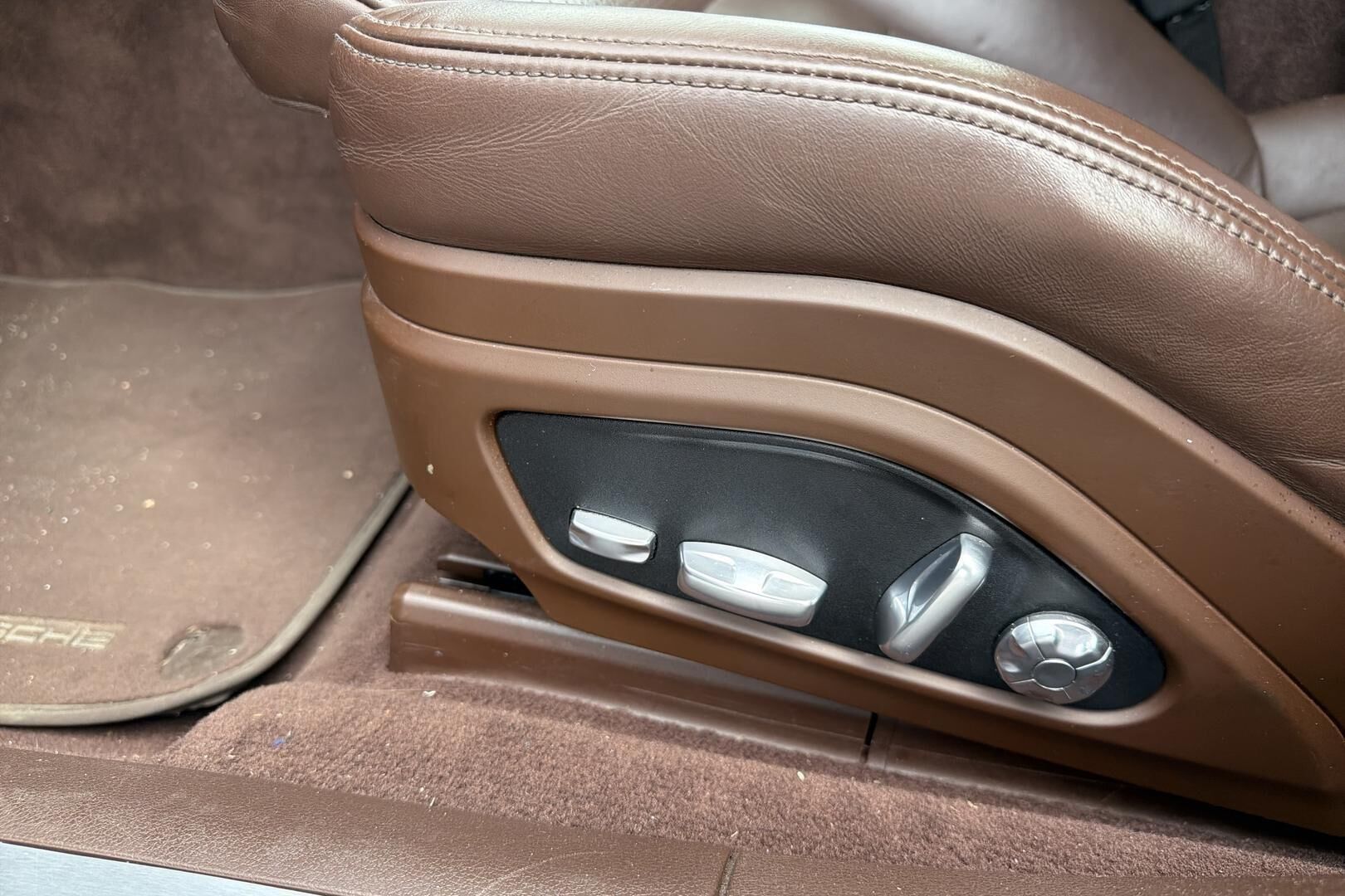 Porsche Panamera iso kuva 4