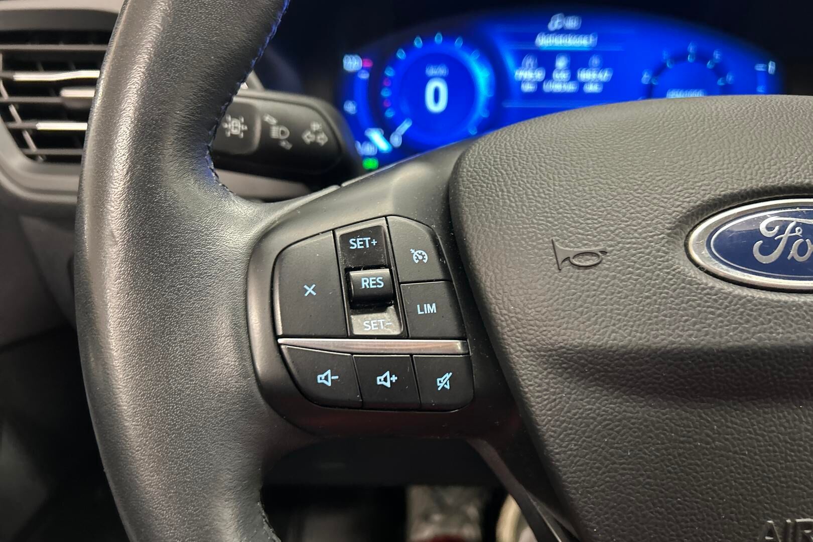 Ford Kuga iso kuva 19