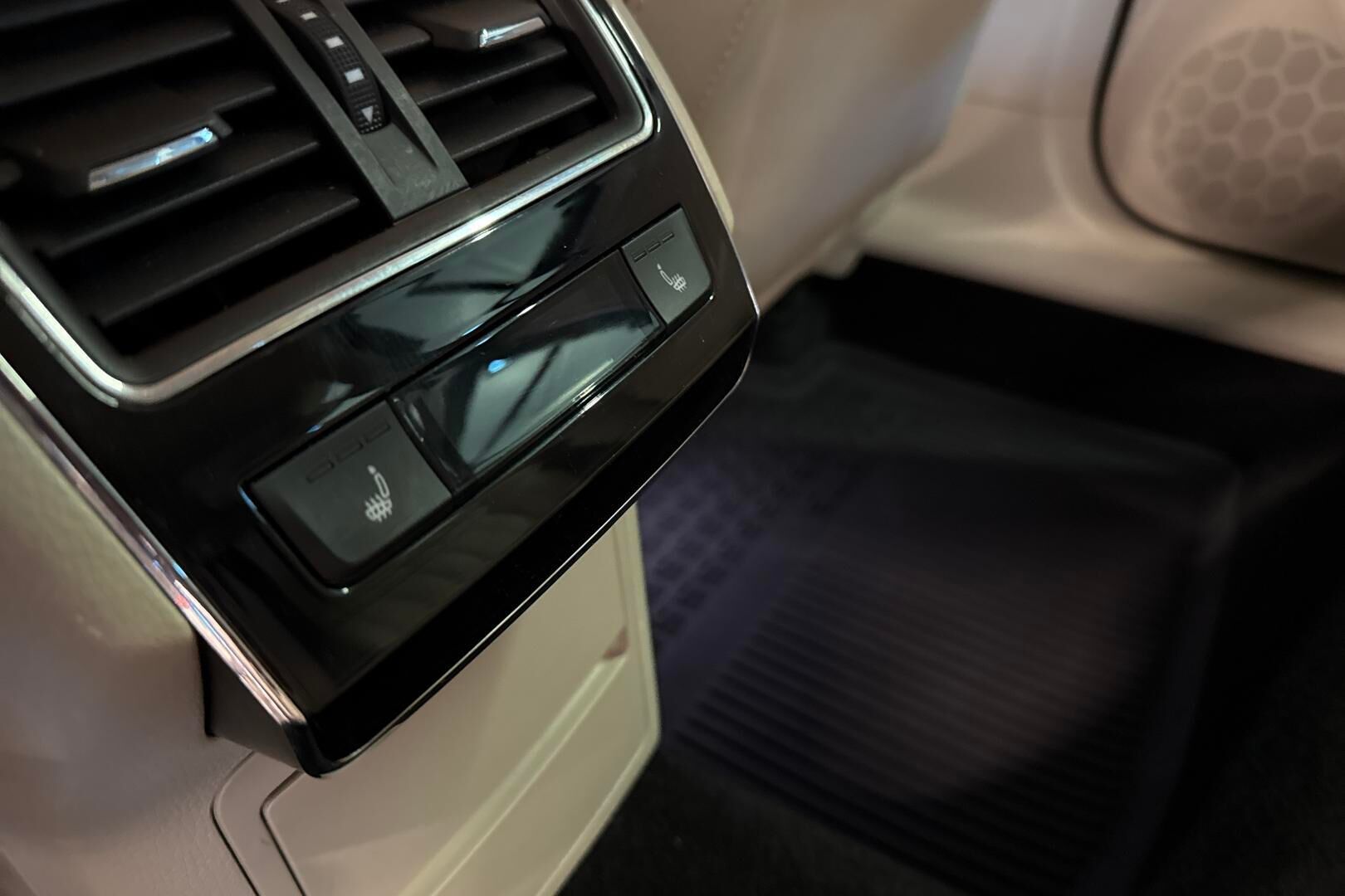 Skoda Superb iso kuva 18