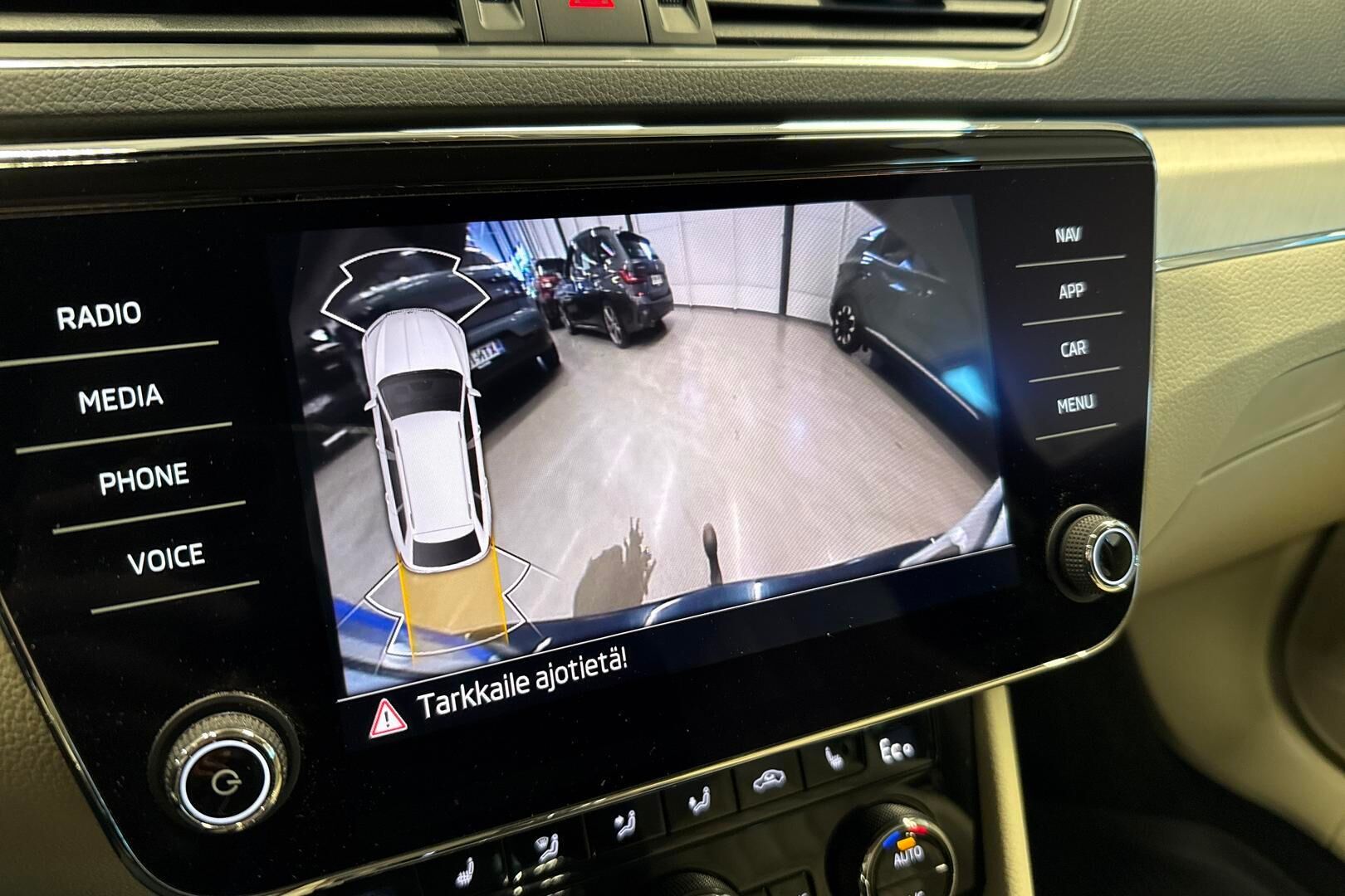 Skoda Superb iso kuva 27