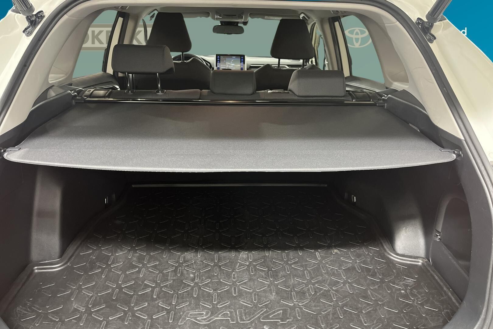 TOYOTA RAV4 iso kuva 11
