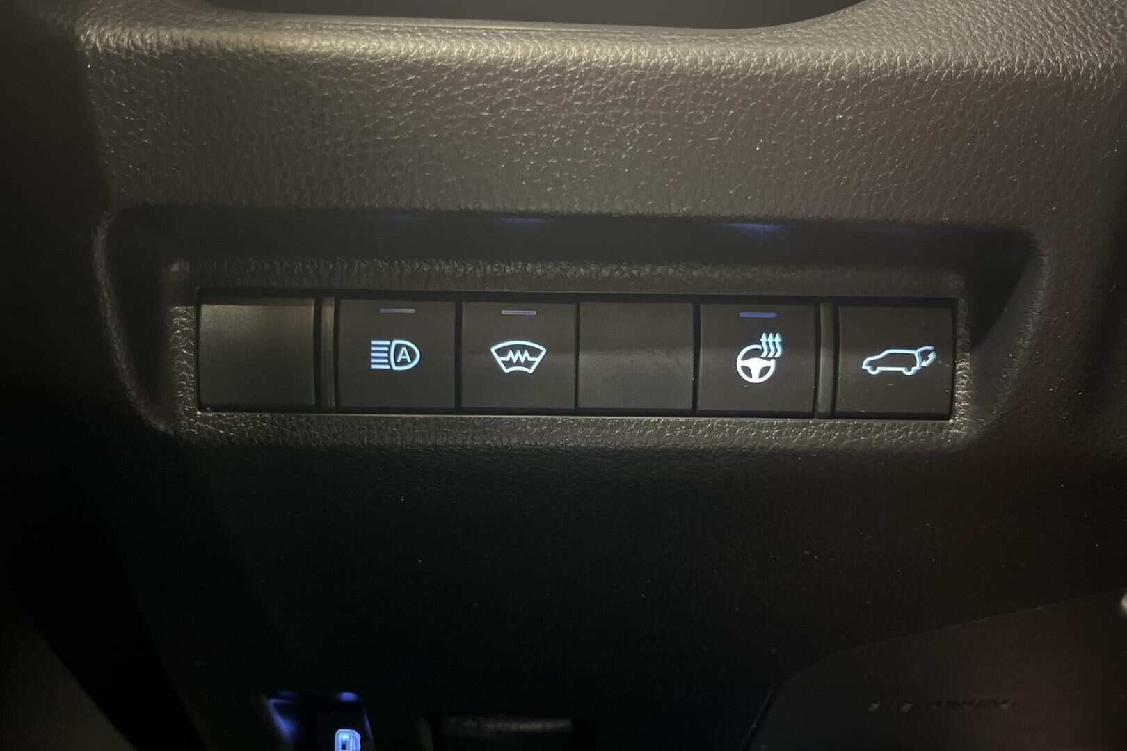 TOYOTA RAV4 iso kuva 15