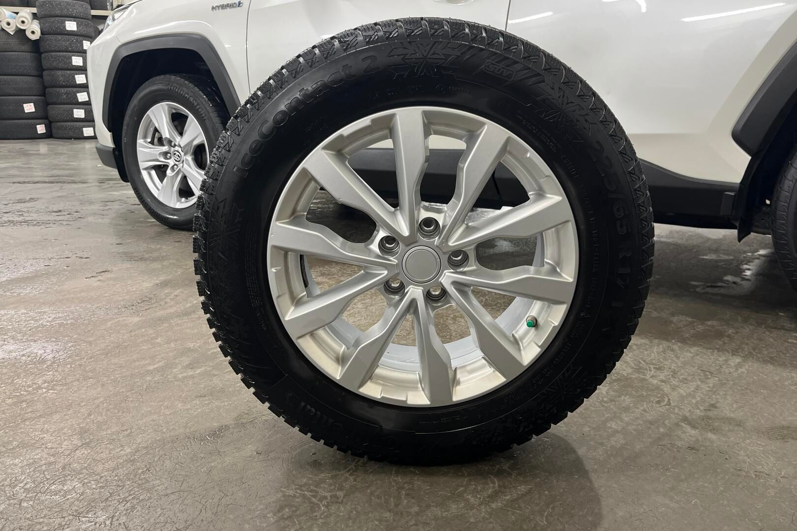 TOYOTA RAV4 iso kuva 16