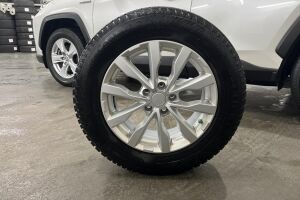 TOYOTA RAV4 esikatselu 16