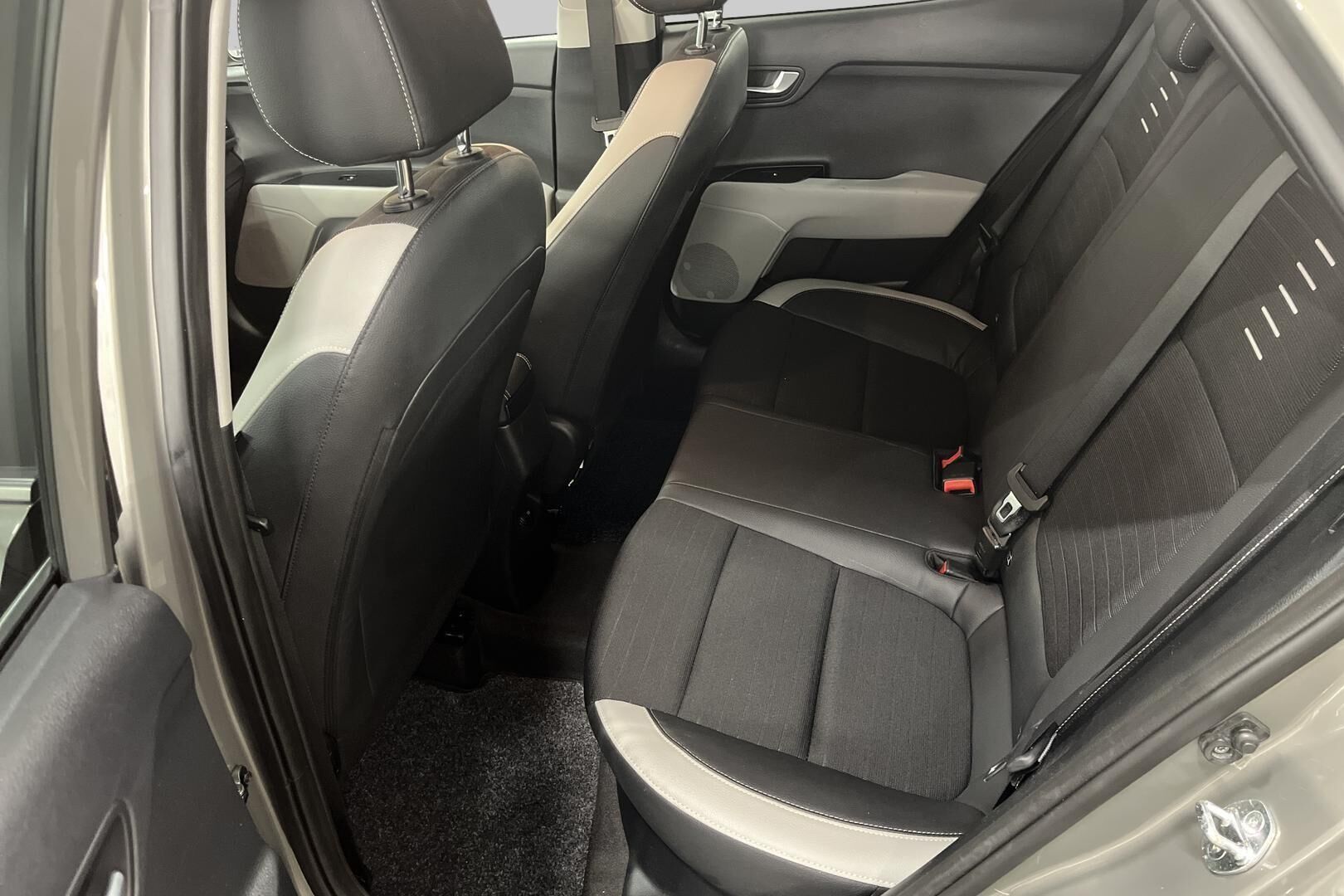 Kia Stonic iso kuva 10