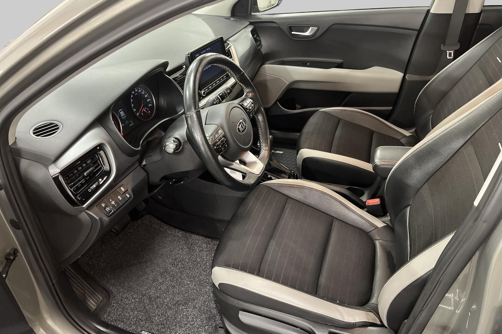 Kia Stonic iso kuva 9