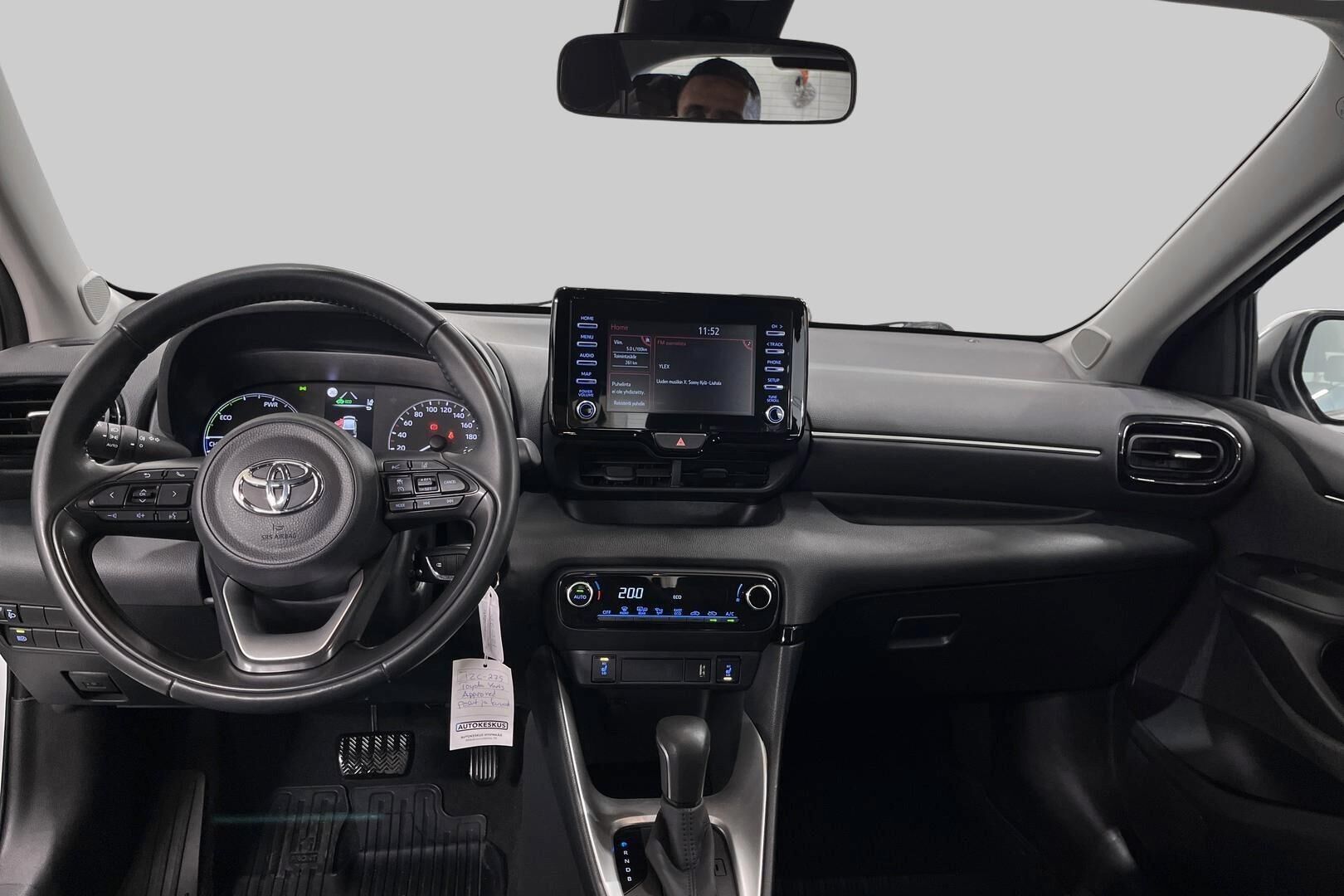 Toyota Yaris iso kuva 10