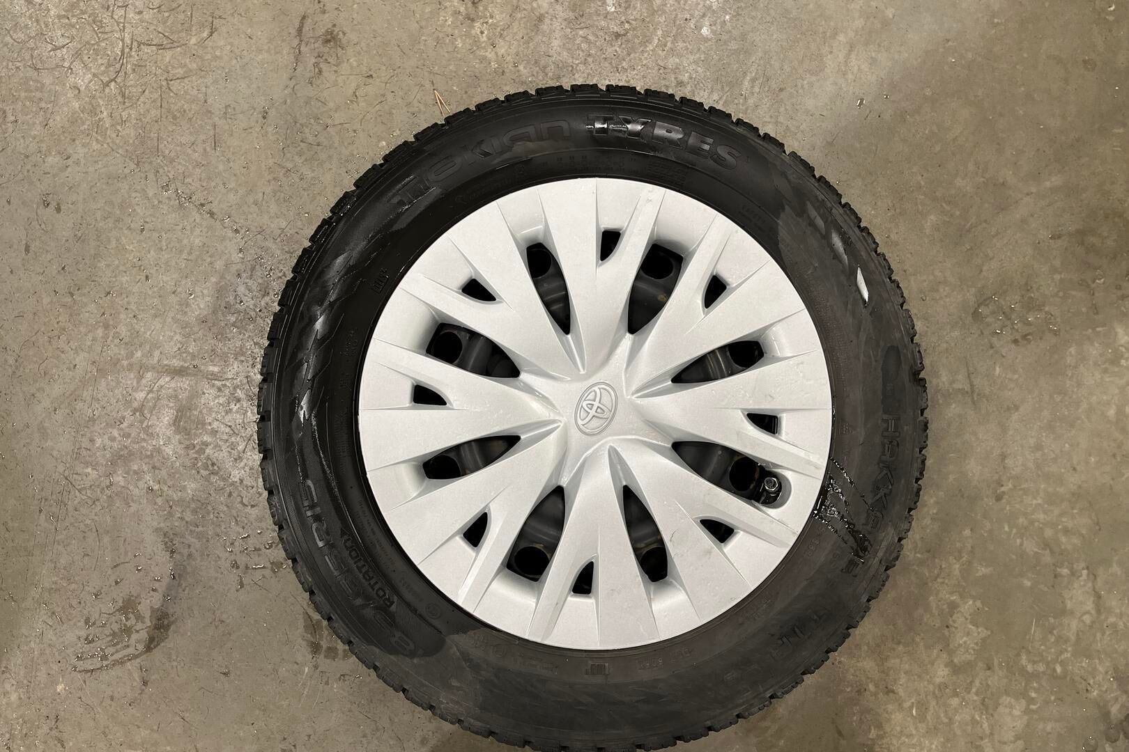 Toyota Yaris iso kuva 13