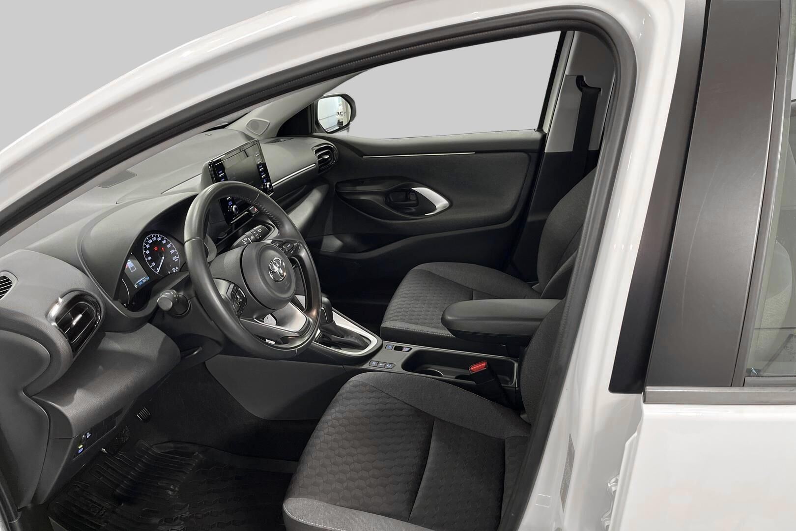 Toyota Yaris iso kuva 8