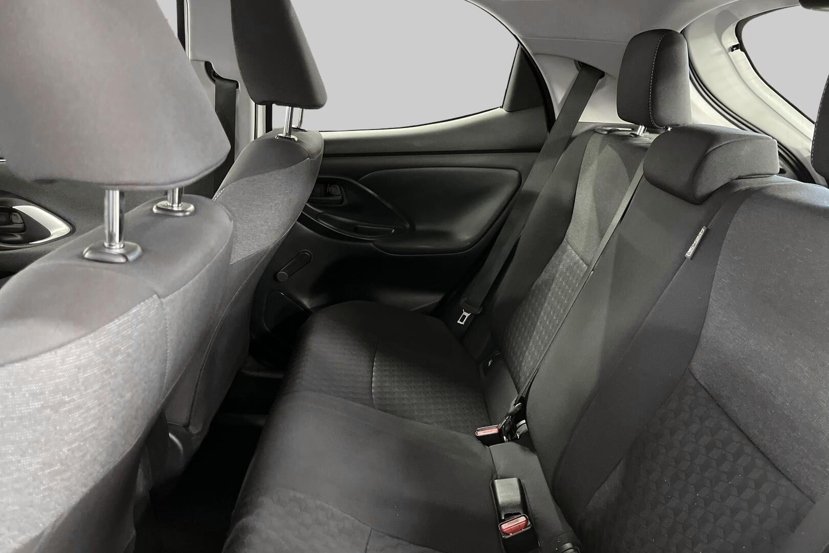 Toyota Yaris iso kuva 9