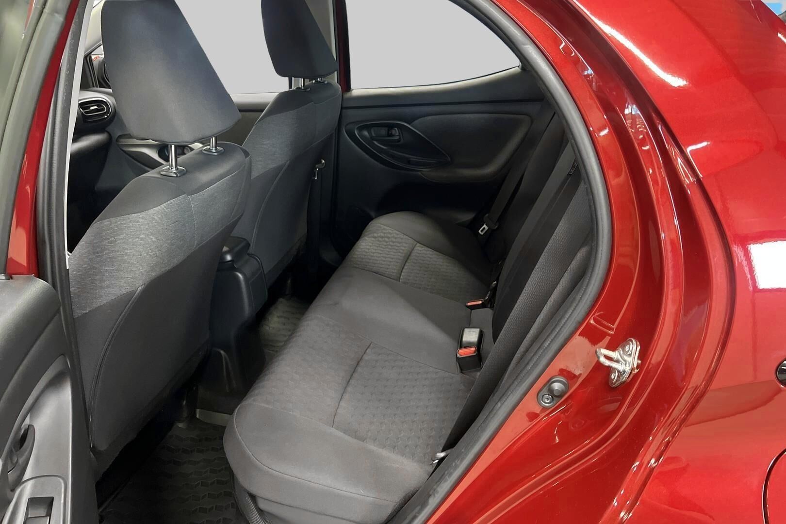 Toyota Yaris iso kuva 10