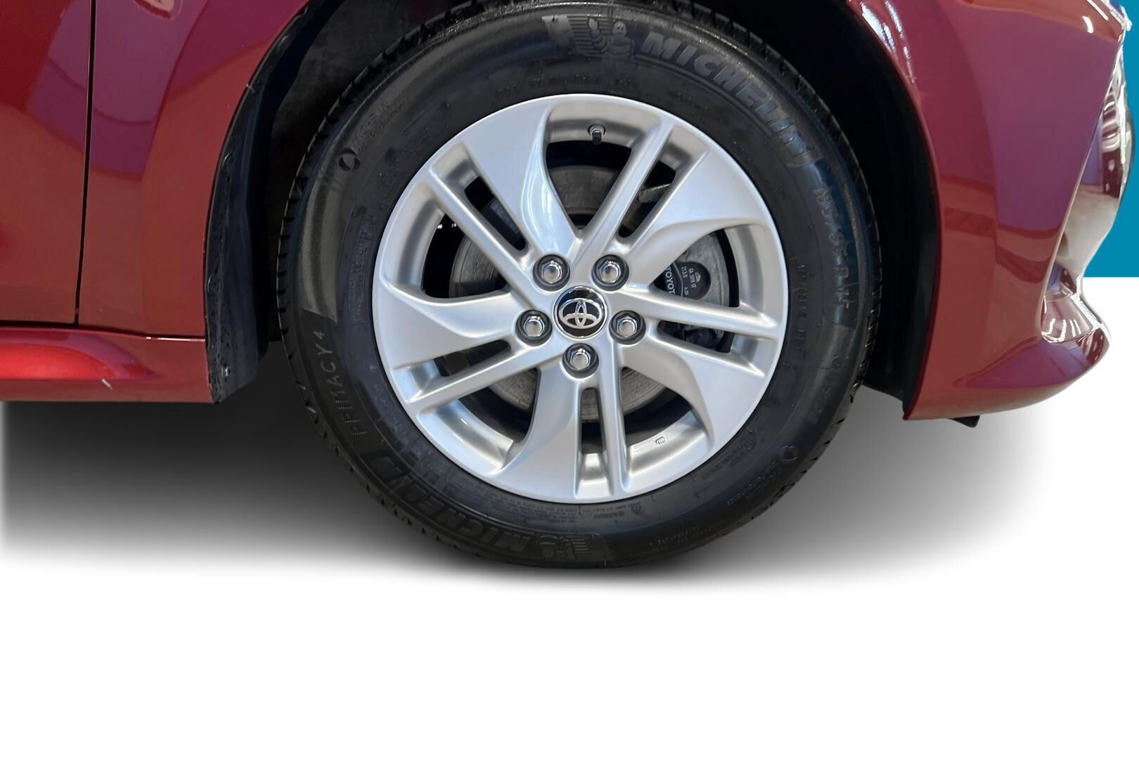 Toyota Yaris iso kuva 13
