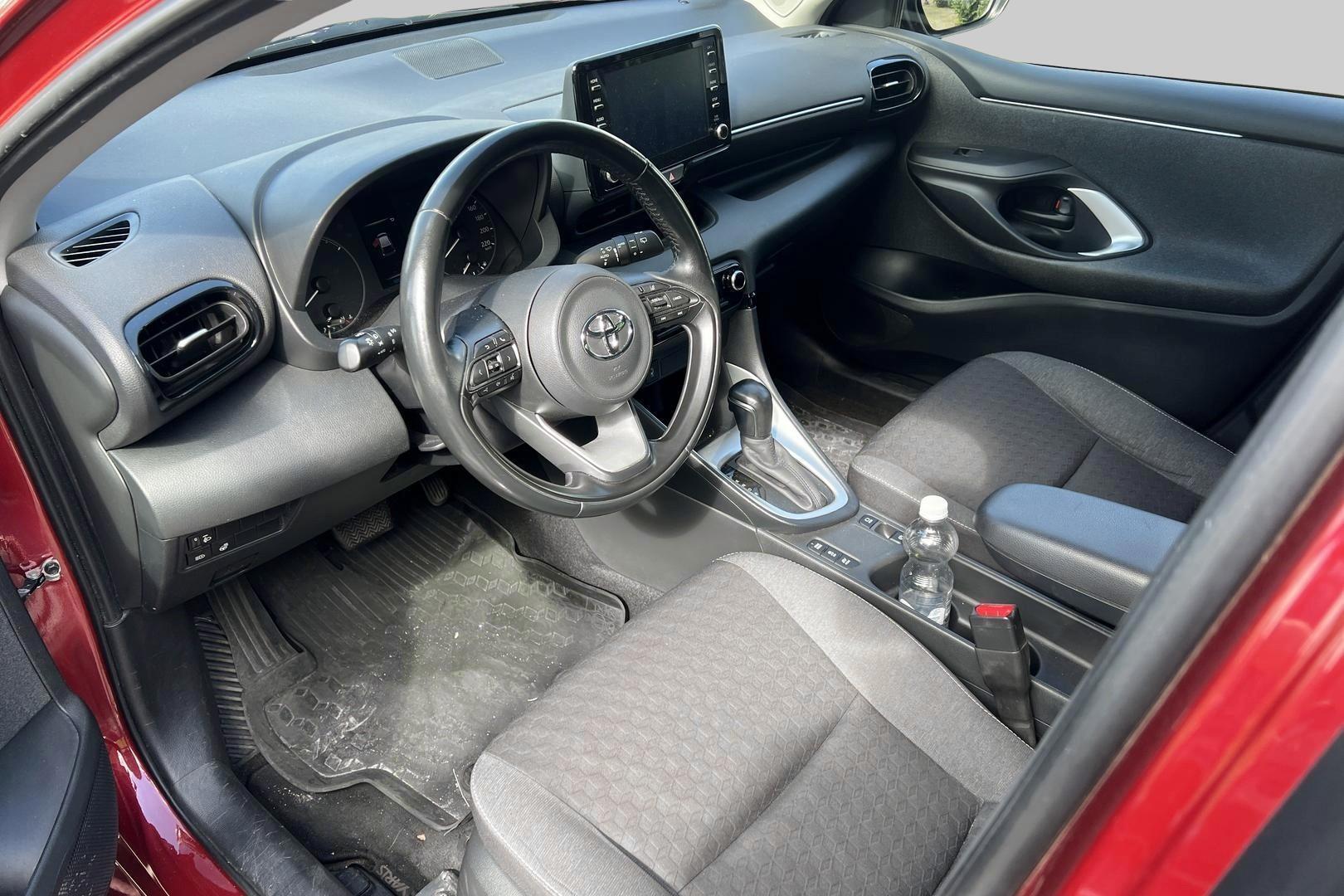 Toyota Yaris iso kuva 2